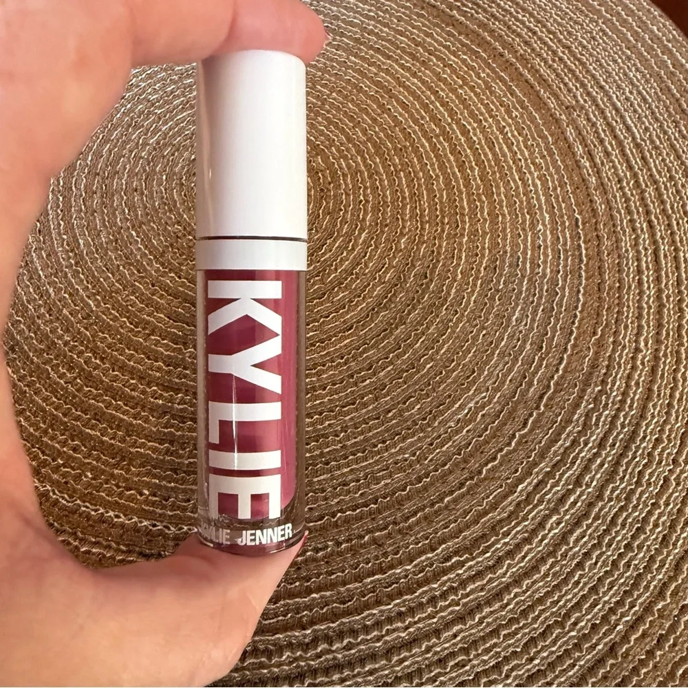 NEW KYLIE Cosmetics Plumping Lip Gloss in BERRY KISS